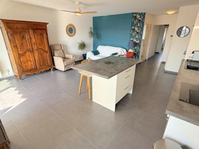 CARNON PLAGE F3 TRAVERSANT AVEC TERRASSE VUE PORT