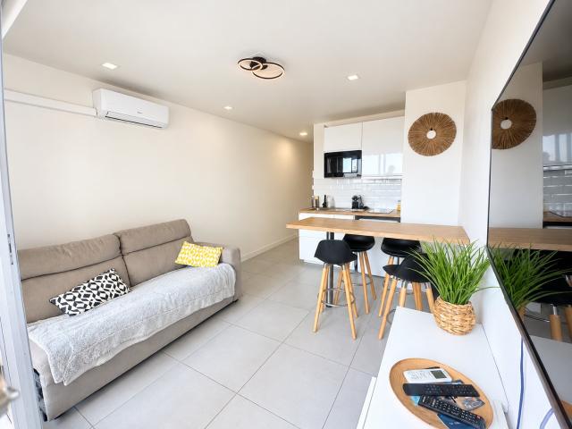 CARNON très beau studio de 18 m2 avec terrasse de 7 m2!