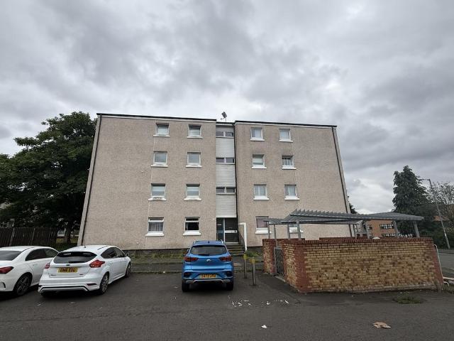 Carnoch Street, Glasgow, G23 2 bed flat to rent £800 pcm £185 pw