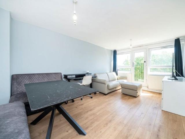 Carnoustie Drive, N1, London