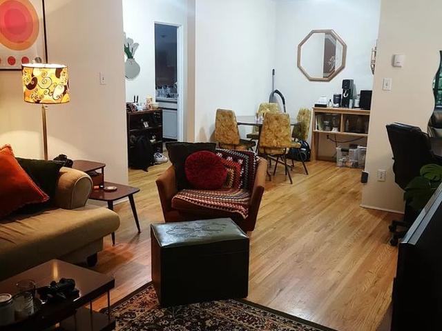 Carole Has an Apartment