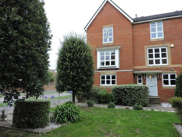 Caroline Way, Sovereign Harbour. 4 bed house to rent £1,800 pcm £415 pw