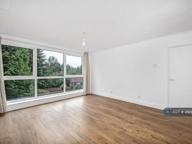 Caroline Court, London, SE6 2 bed flat to rent £1,700 pcm £392 pw