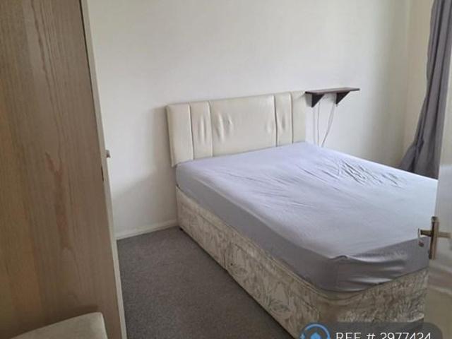 Caroline Close, West Drayton, UB7 2 bed flat to rent £1,675 pcm £387 pw