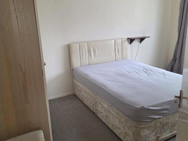 Caroline Close, West Drayton UB7, 2 bed flat to rent, £1,675 pcm | PrimeLocation