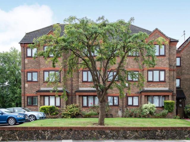 Caroline Close, London N10, 2 bed flat to rent, £1,900 pcm | PrimeLocation