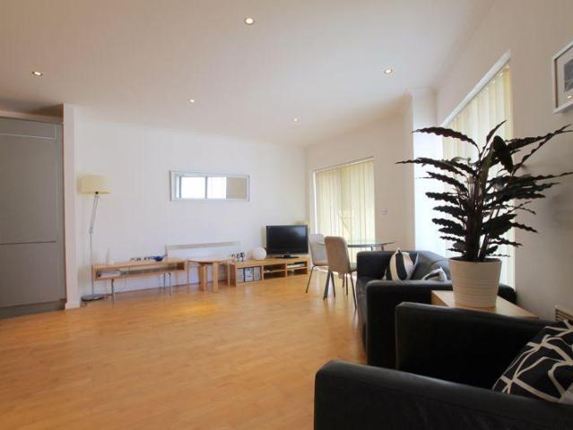 Caroline Street, Cardiff CF10 1 bed apartment to rent £1,095 pcm £253 pw