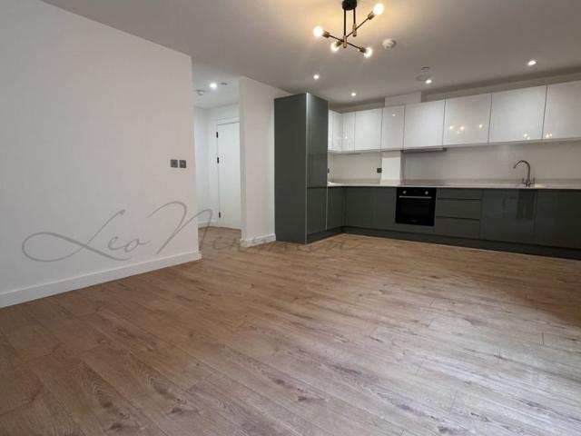 Caroline Street, London E1, 3 bed terraced house to rent, £3,600 pcm | PrimeLocation