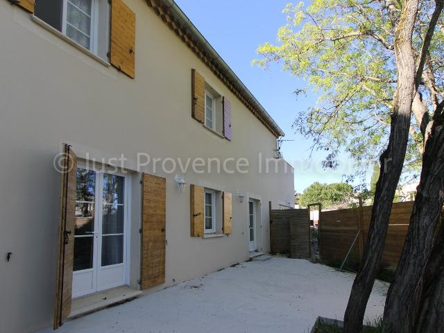 Caromb. Appartement 3 pièces 61 m2 avec terrasse 61m² Caromb