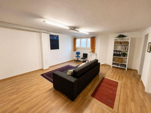 Carouge Maison familiale avec jardin, sous sol aménagé et garage.