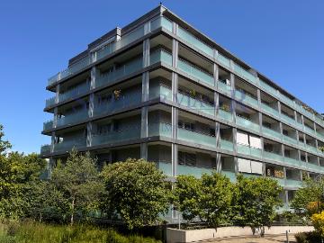 Carouge Elegante 3 Zimmer Wohnung mit grossem Balkon und freiem Blic