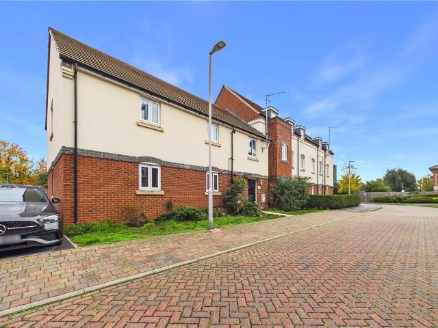 Carpenters Close, Newbury, Berkshire RG14, 2 bed flat to rent, £1,450 pcm | PrimeLocation