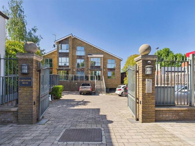 Carpenters House, East Molesey 2 bed apartment to rent £2,750 pcm £635 pw