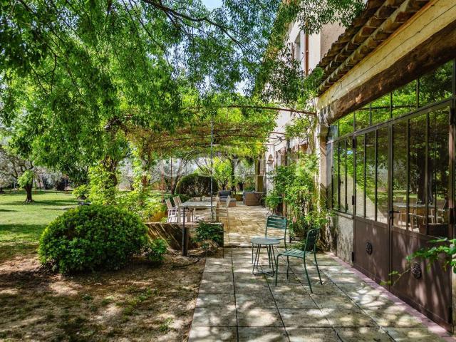 Carpentras Jolie bastide de plus de 270 m² avec jardin arb. 272m² Carpentras