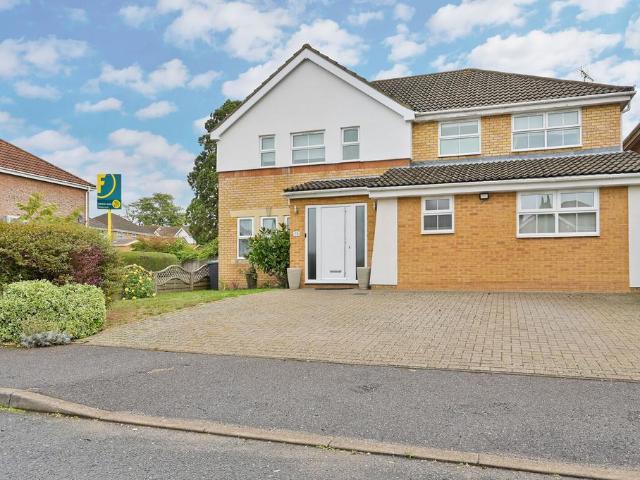 Carpenders Park,WD19 5DY, Bushey. 5 bed detached house to rent £3,700 pcm £854 pw