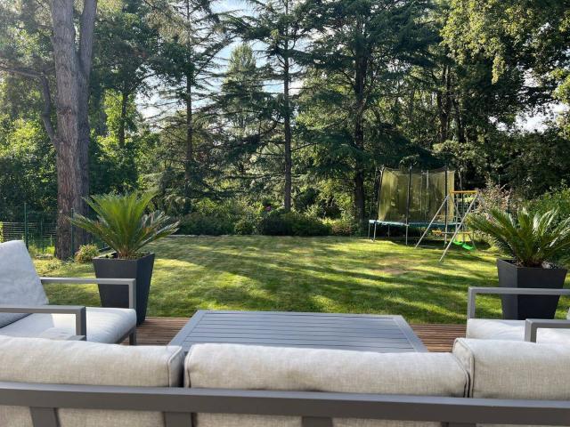 CARQUEFOU CENTRE – Maison récente 101 m² – 3 chambres – Jardin – DPE A