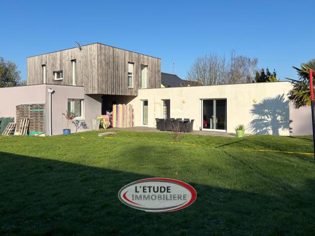 Carquefou: Au cœur du bourg, maison d’architecte lumineuse et fonctionnelle