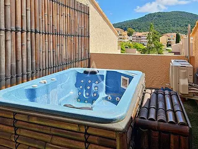 Carqueiranne 83320 Achat / Vente appartement 4 pièces t4 au dernier étage terrasse
