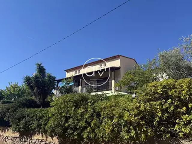 Carqueiranne 83320 Location appartement 3 pièces t3 au dernier étage