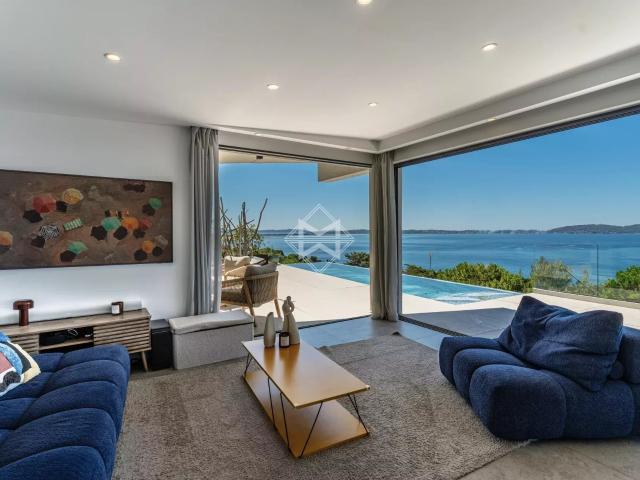 Carqueiranne: Maison contemporaine avec vue mer panoramique 180m² Carqueiranne