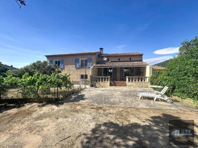 CARQUEIRANNE – Maison familiale avec dépendance sur terrain d’environ 2 000 m²
