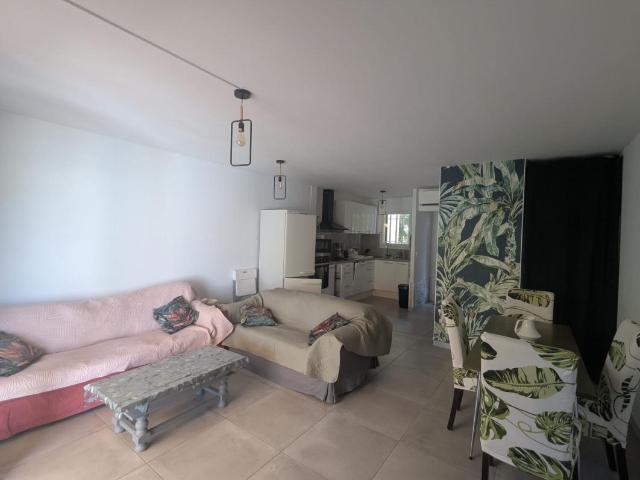 CARQUEIRANNE – MAISON 3 PIÈCES AVEC JARDIN, TERRASSES ET VUE MER MEUBLE