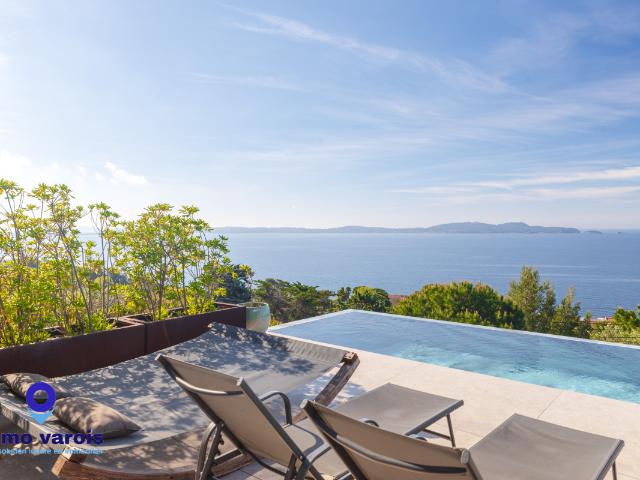 Carqueiranne vue mer panoramique, villa contemporaine 180 m2, 4 chambres, piscine chauffée, terrain 1 000 m2