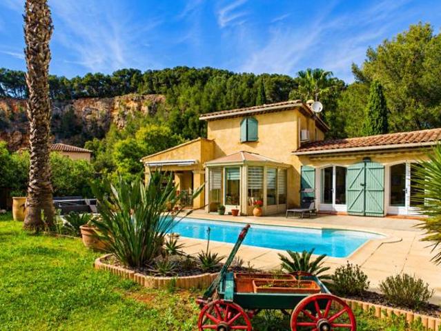 Carqueiranne Villa de Charme avec Piscine Entre Nature et