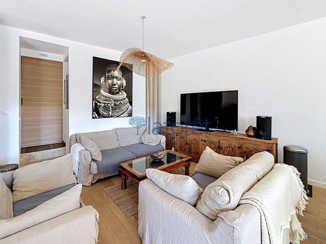 CARQUEIRANNE VILLA DE STANDING MEUBLEE PRADON DE SEPTEMBRE