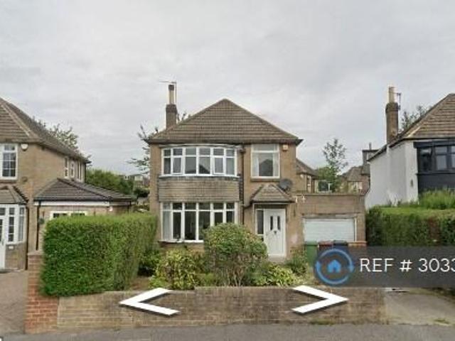 Carr Manor Drive, Leeds, LS17 1 bed in a house share to rent £280 pcm £65 pw
