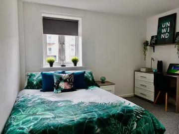 Carr Mills, Leeds Has an Apartment