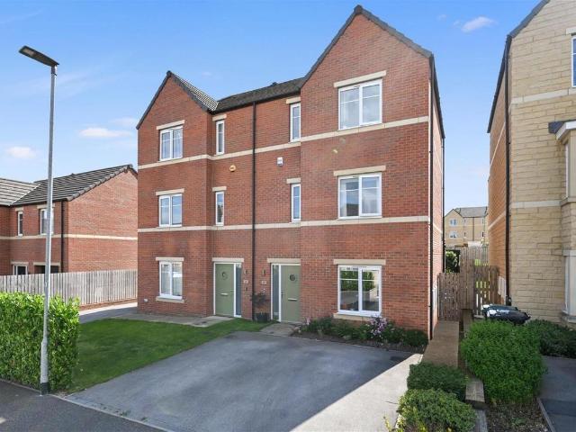 Carr Beck Rise, Apperley Bridge, Bradford BD10, 3 bed semi detached house to rent, £1,850 pcm | PrimeLocation