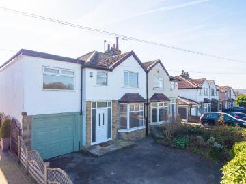 Carr Road, Calverley, Pudsey 5 bed semi detached house to rent £1,900 pcm £438 pw