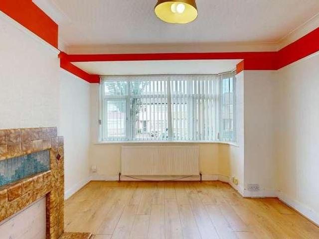 Carr Road, Notholt, UB5