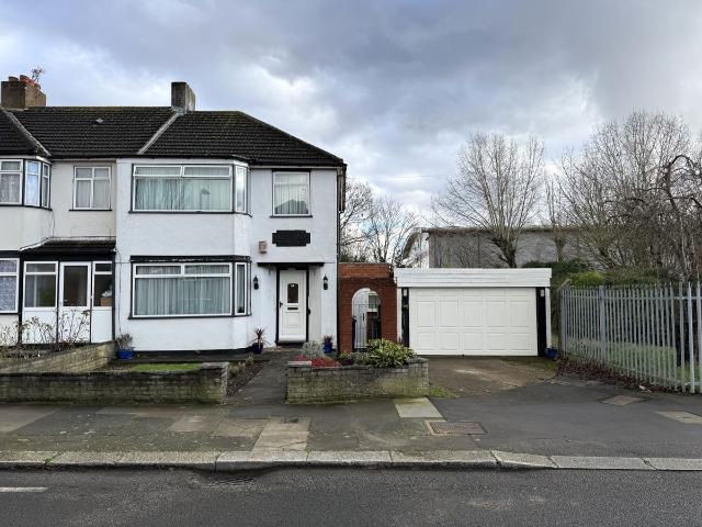 Carr Road, Northolt UB5, 3 bed end terrace house to rent, £2,150 pcm | PrimeLocation