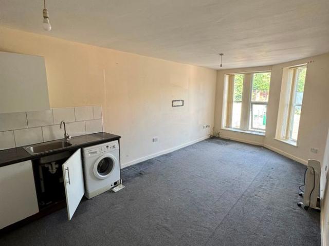 Carr Street, Batley WF13, 2 bed flat to rent, £750 pcm | PrimeLocation