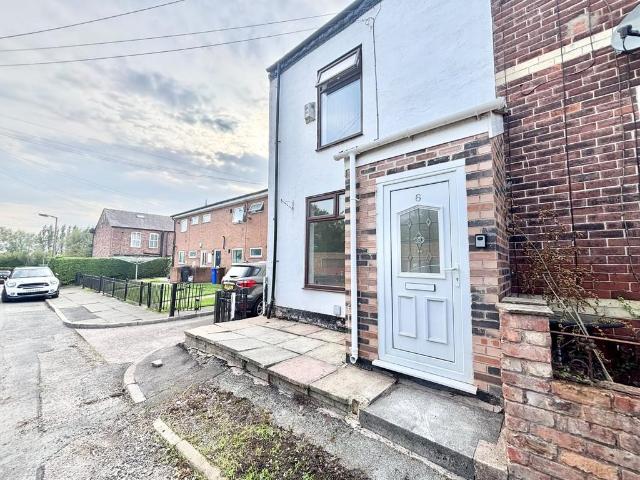 Carr Street, Salford M27 3 bed semi detached house to rent £1,100 pcm £254 pw