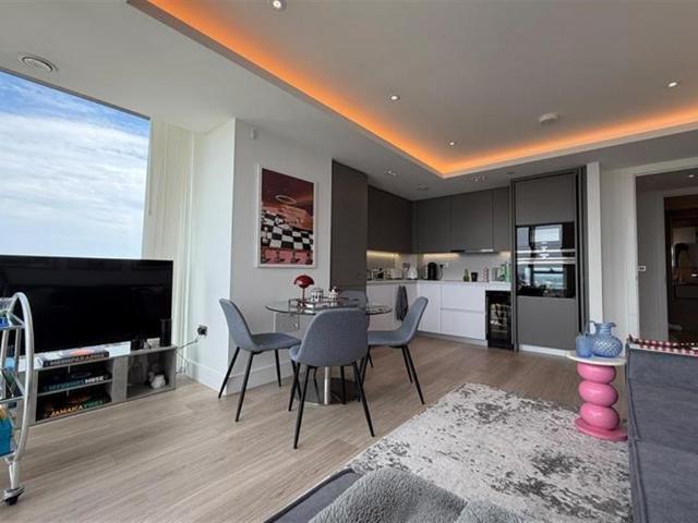Carrara Tower, City Road, Bollinder. 2 bed apartment to rent £3,900 pcm £900 pw