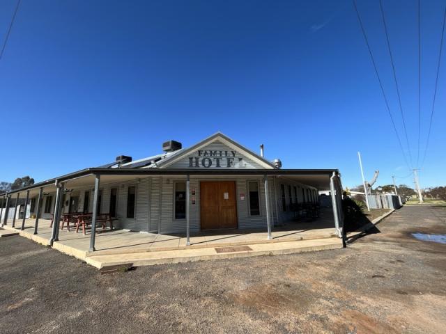 Carrathool Family Hotel