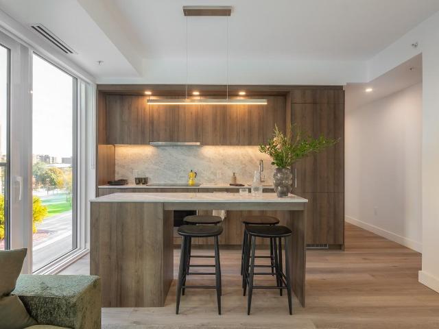Carré Windsor 1 Bedroom Apartment for Rent at 1114 Rue Saint Antoine O, Montréal, QC H3C 0J3 Vieux Montréal