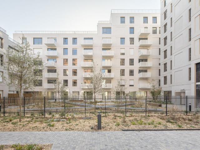 CARRÉ | ARDOINES