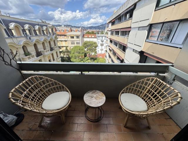 Carré d’Or – Espace Grimaldi – Studio en avant dernier étage avec terrasse au calme
