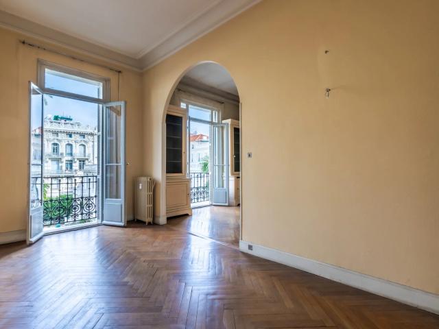 Carré d’Or — Splendide appartement bourgeois de 107 m² à 200 m de la mer