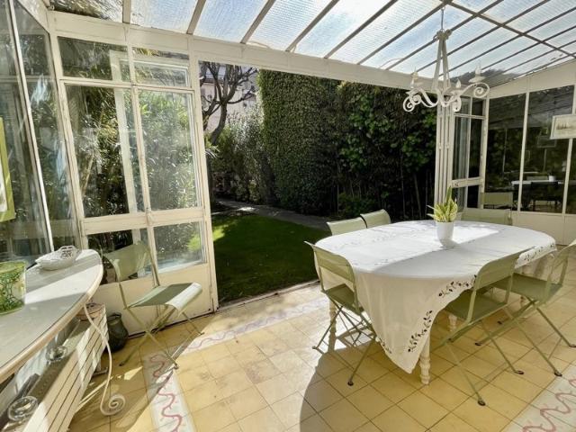 CARRE D'OR 13008 MAISON 3 CHAMBRES, JARDIN