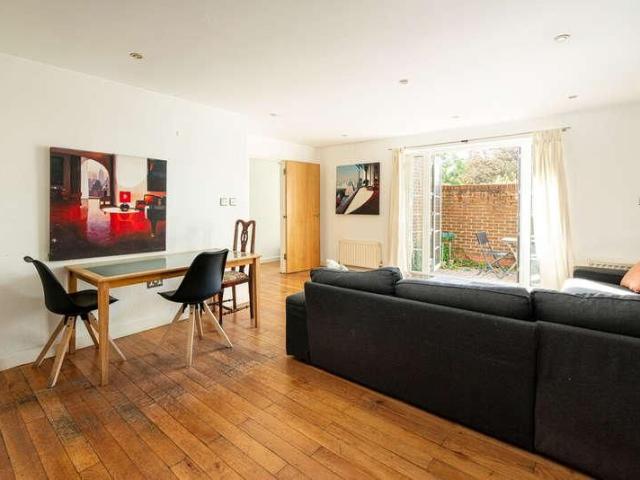 Carre Mews, London, SE5