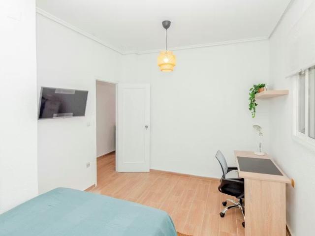 Carrer Cadis, Valencia, Valencian Community 46006