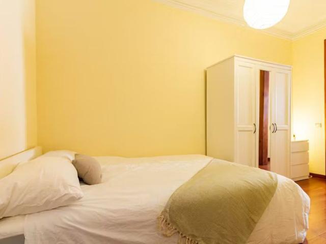 Carrer Gran de Gràcia, Barcelona, Catalonia 08012