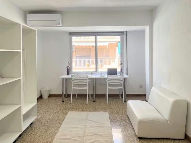 Carrer de Bernat i Baldoví, Burjassot, Valencian Community 46100