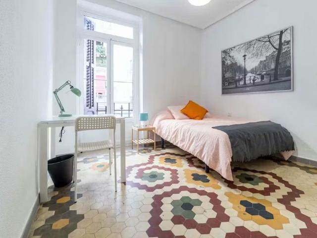 Carrer de Buenos Aires, Valencia, Valencian Community 46004
