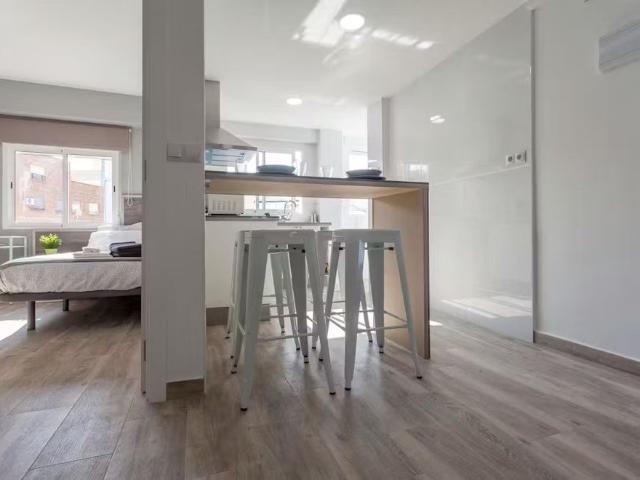 Carrer de Fra Pere Vives, Valencia, Valencian Community 46009